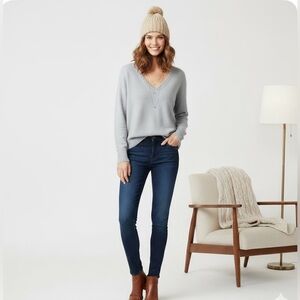 Skull Cashmere Light Blue 100% Cashmere V-Neck Sweater Small Quiet Luxury Luxe